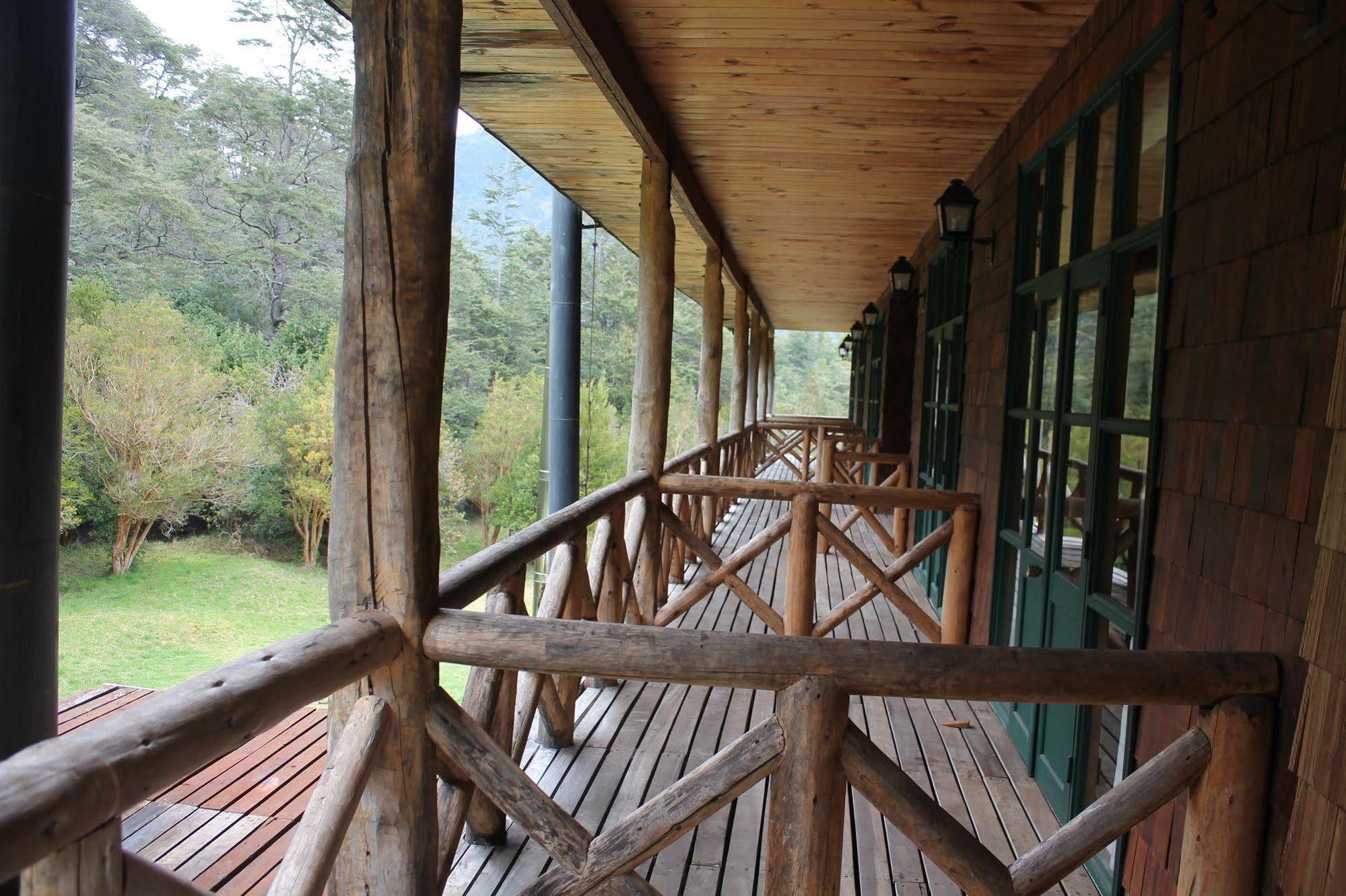 Mitico Puelo Lodge Las Gualas エクステリア 写真